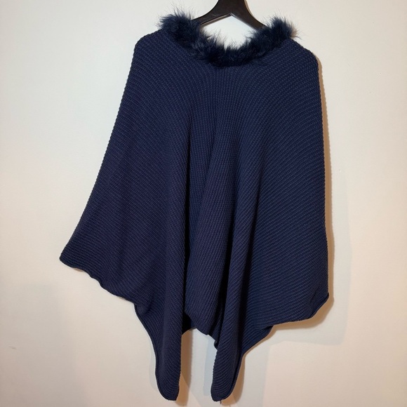 Lilly Pulitzer Rainie navy sweater wrap retails for $278 usd - Picture 8 of 16